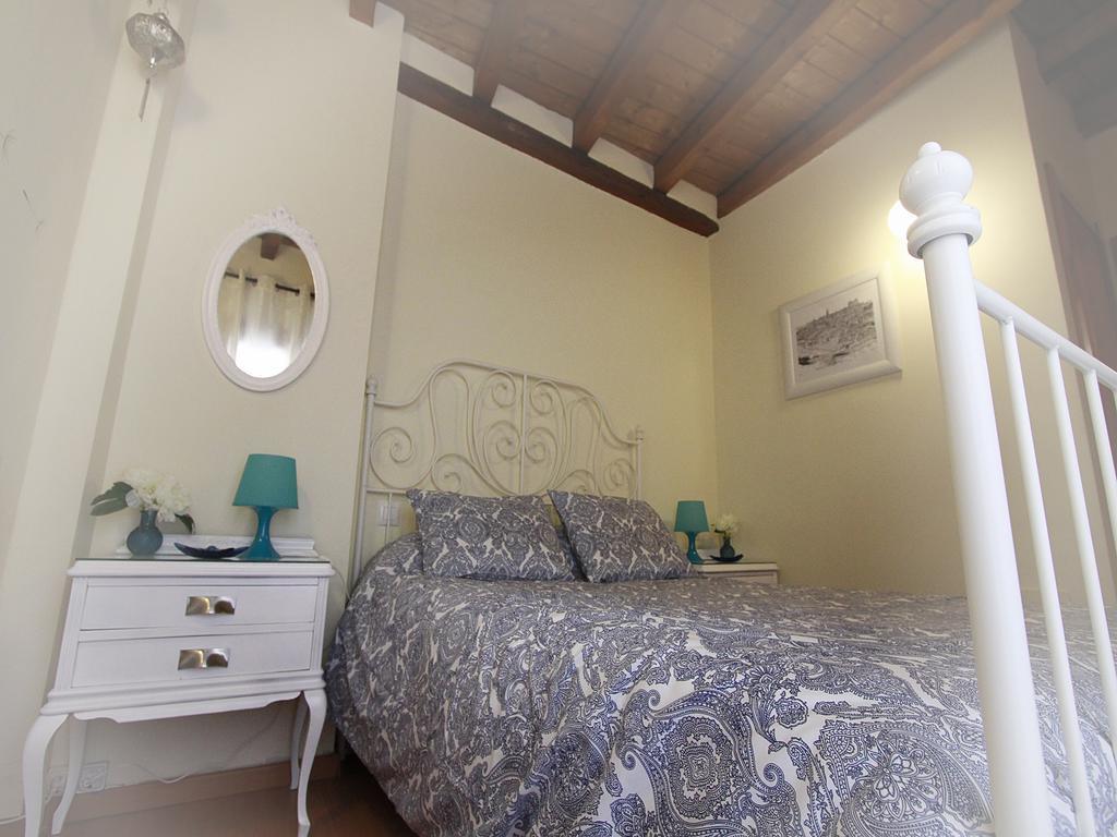 Apartamentos Toledo Suite ภายนอก รูปภาพ