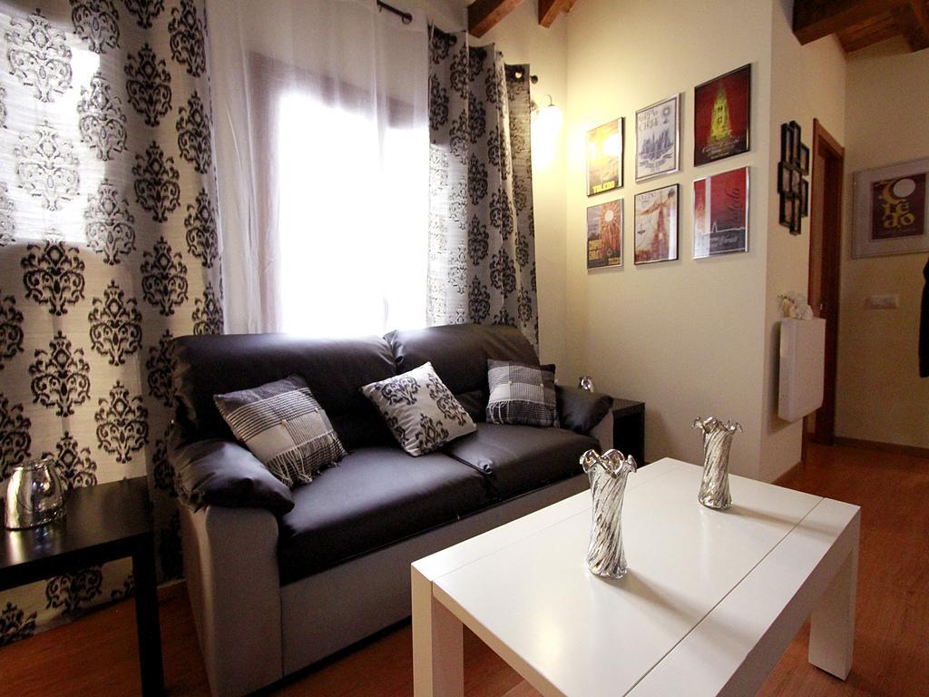 Apartamentos Toledo Suite ภายนอก รูปภาพ