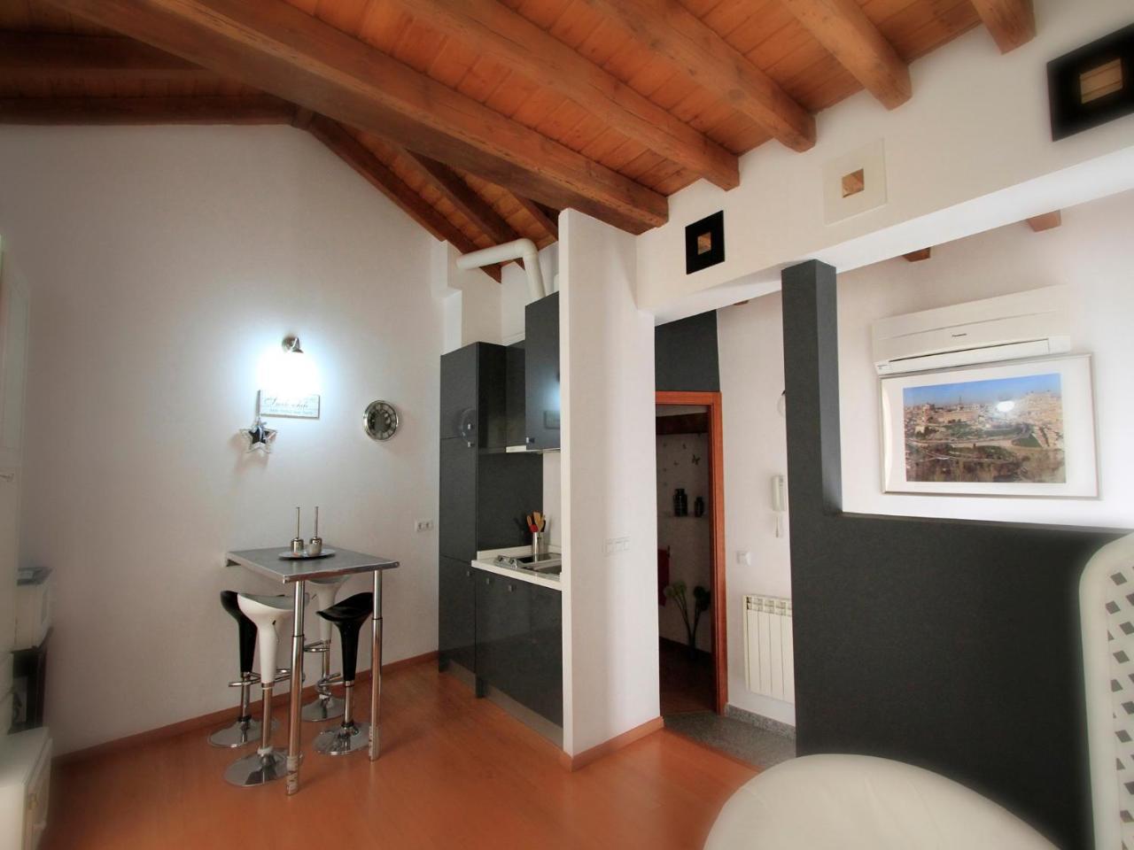 Apartamentos Toledo Suite ภายนอก รูปภาพ